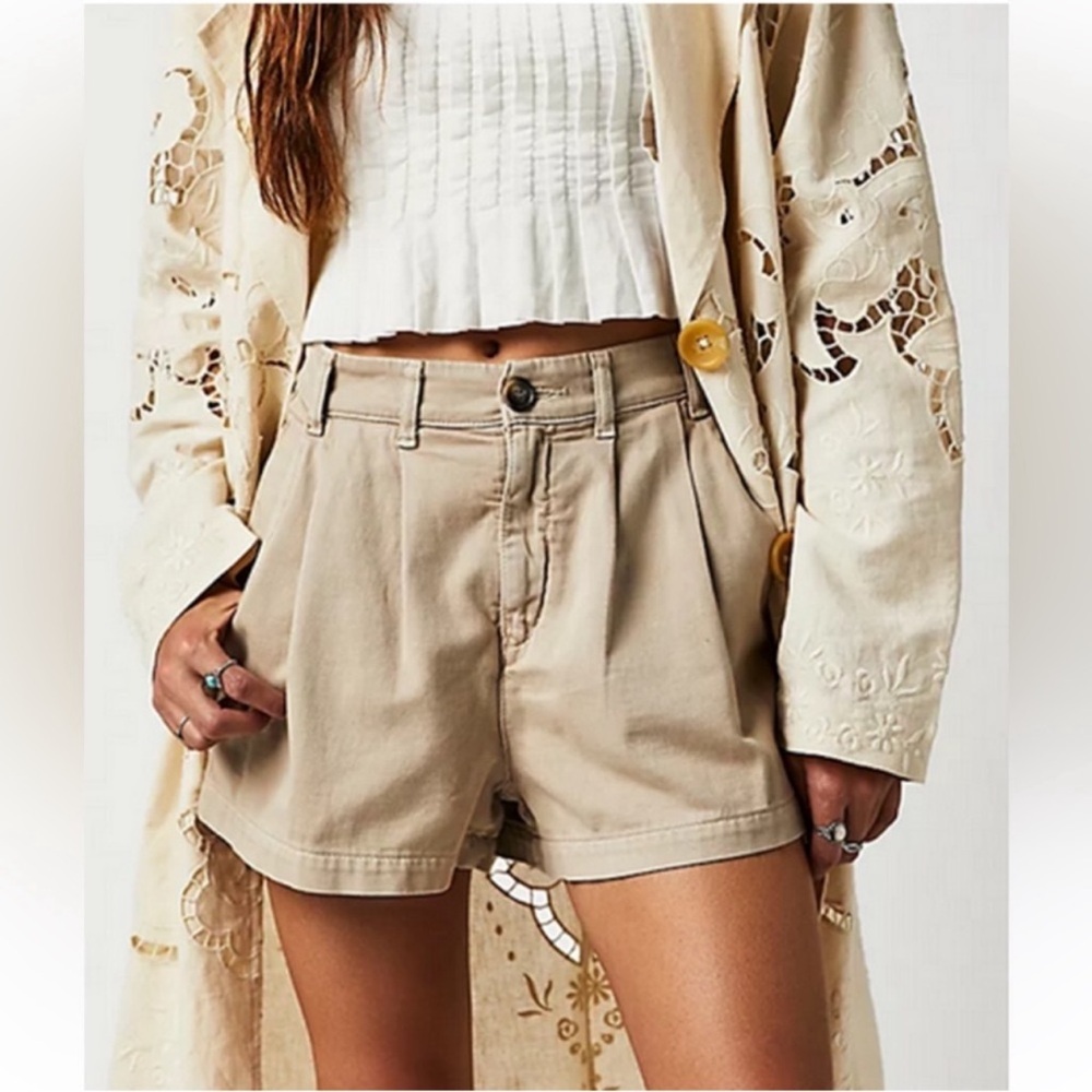 Free People Billie Chino Shorts Almond Milk Khaki Tan Size 12